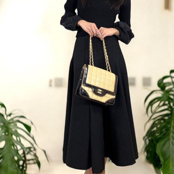 Authentic CHANEL CC Lambskin Patent Chocolate Bar Flap Bag Chain Beige Black - Picture 5 of 16